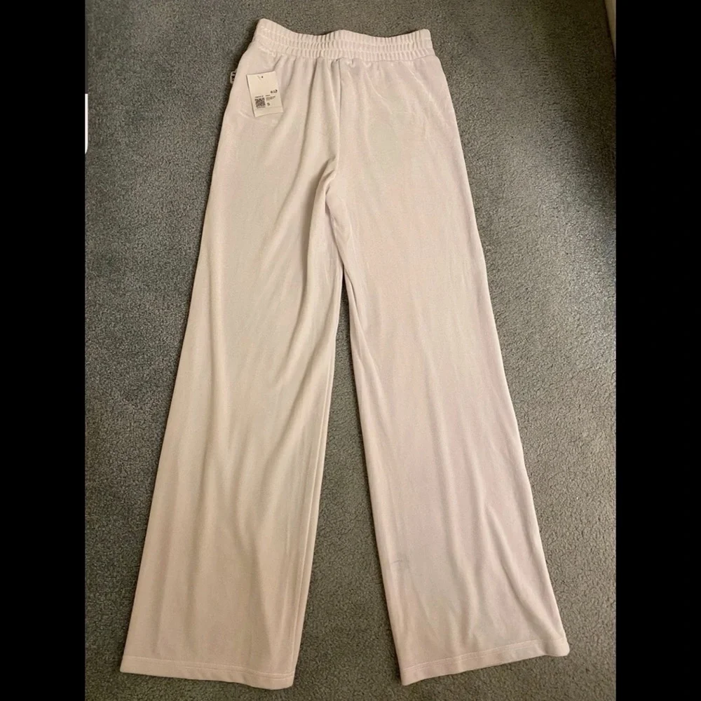 Hello Kitty Rhinestone Velour Set - Picture 8 of 9